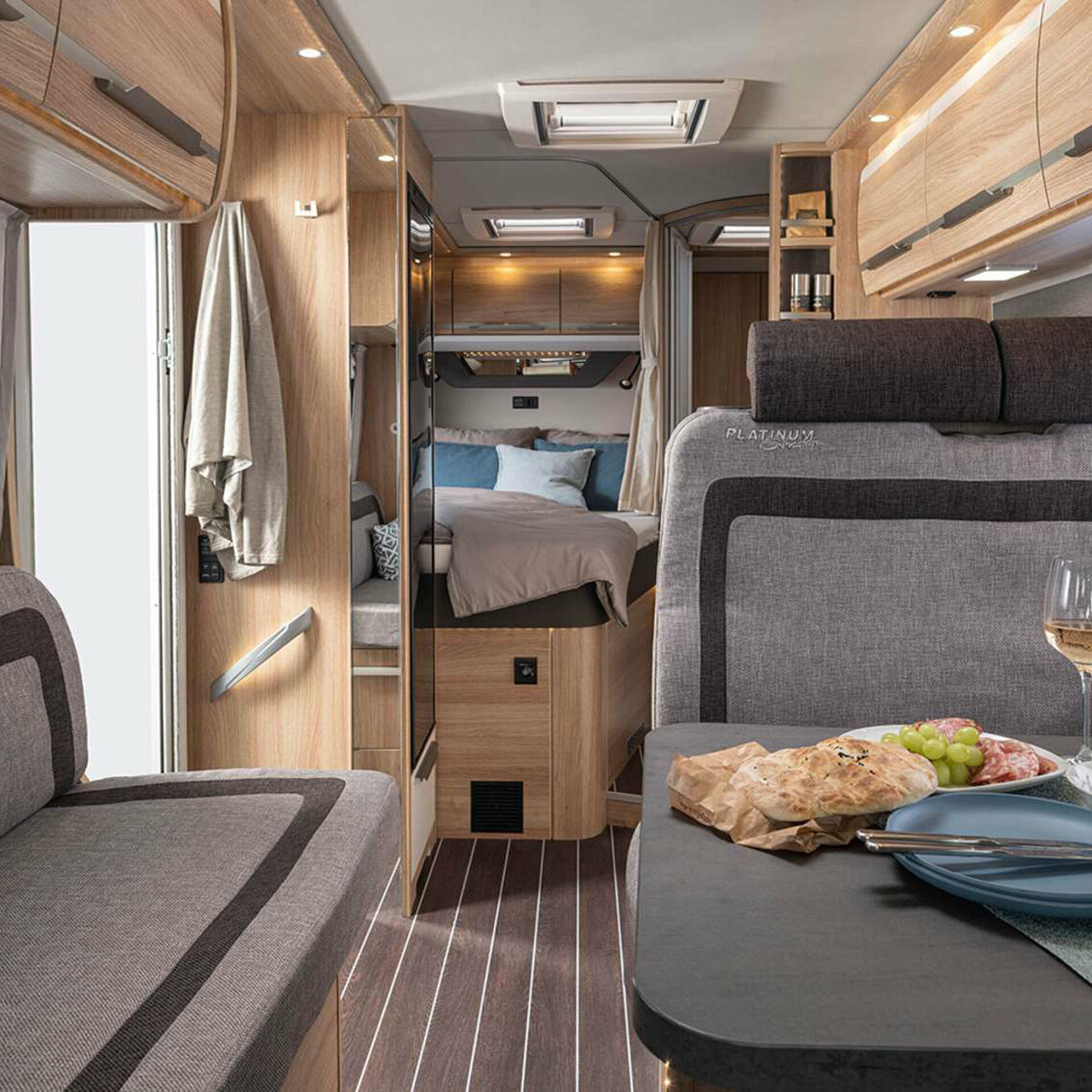 KNAUS SKY TI PLATINUM SELECTION 2023 Essbereich