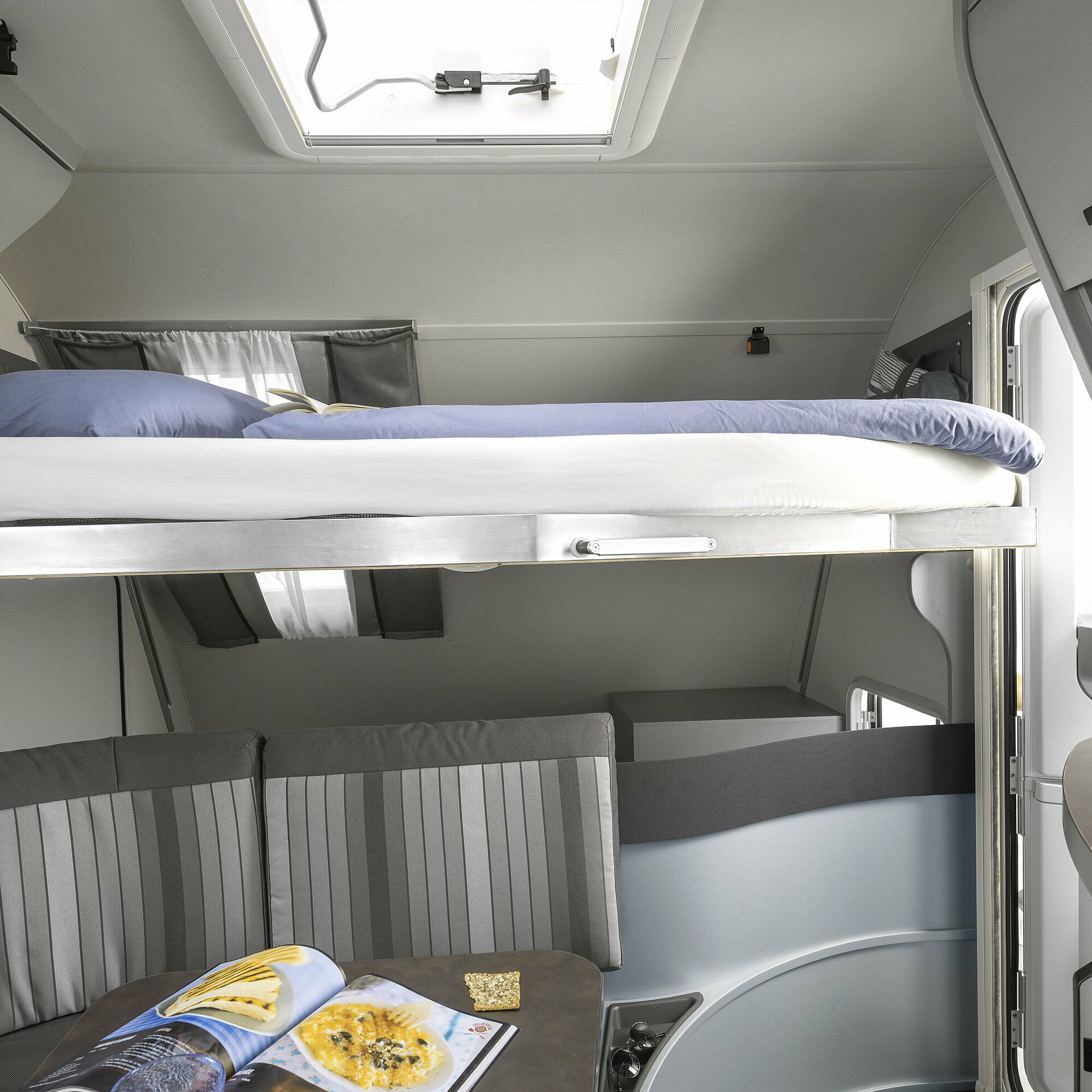 KNAUS SPORT&FUN BLACK Stockbett