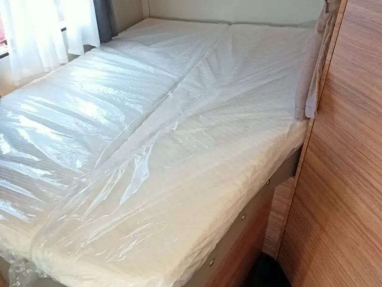 43792668.jpg