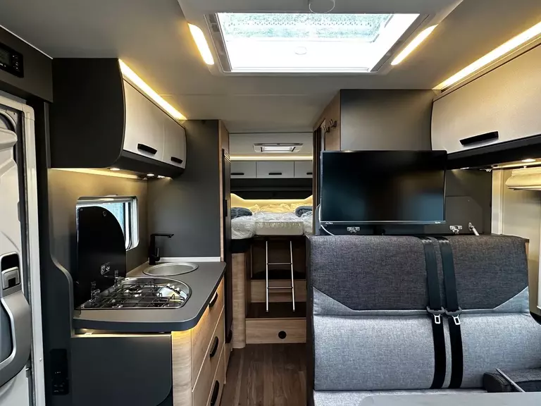 44654704.jpg